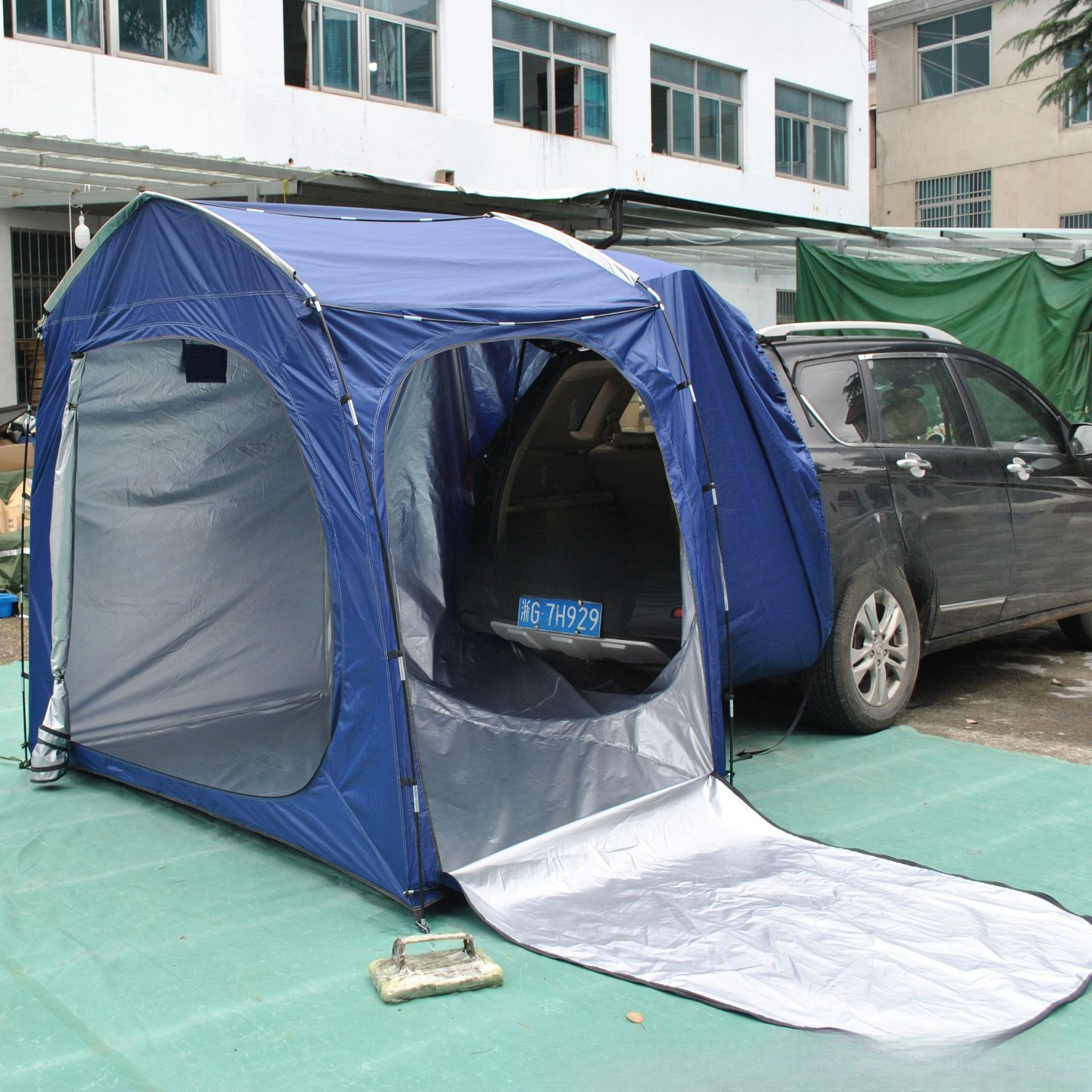Easy to store full-model rear  - Emergency Mylar Tent reseña y precio